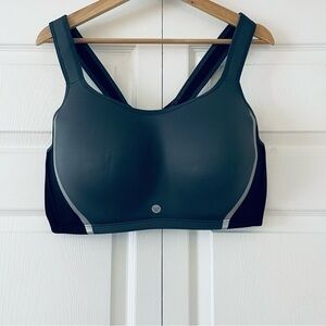 NWOT Livi Active medium impact full coverage sports